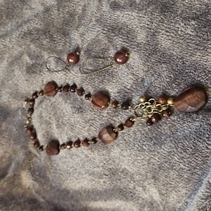 3/$15🚨  WAS. $69 Vintage plastic Necklace with earrings